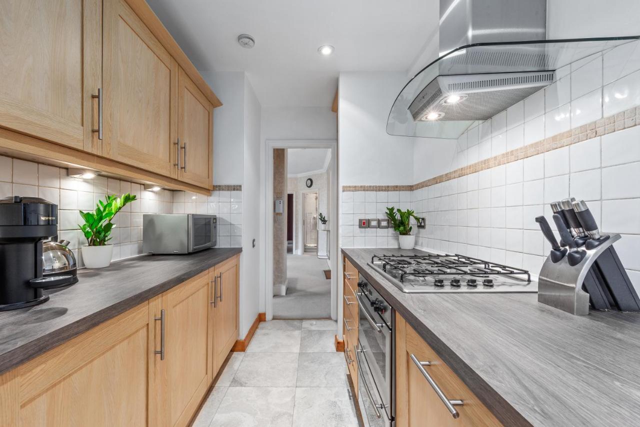 The Mayfair Large Snug Лондон Екстер'єр фото