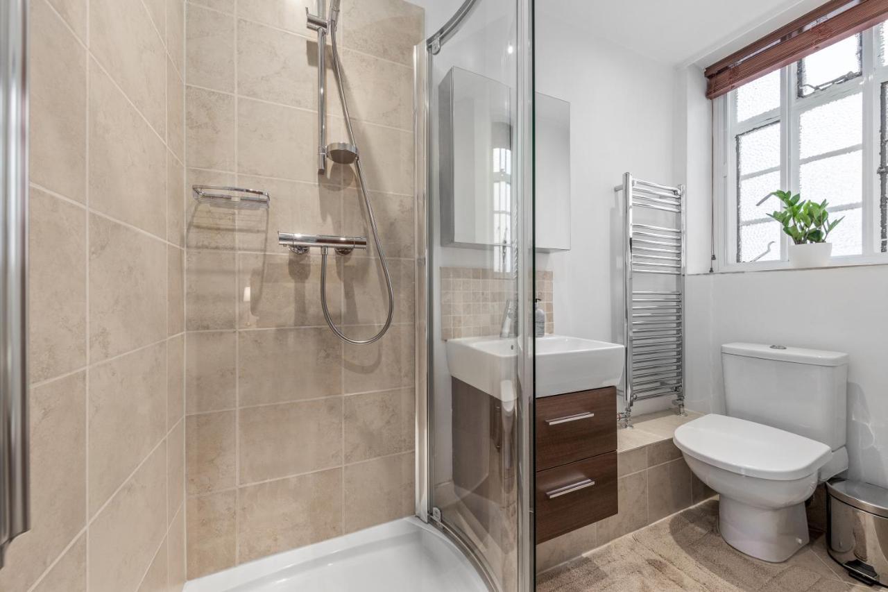 The Mayfair Large Snug Лондон Екстер'єр фото