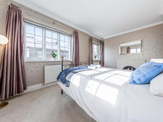 The Mayfair Large Snug Лондон Екстер'єр фото